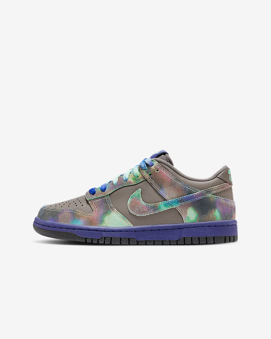 Nike Dunk Low SE Older Kids' Shoes. Nike ID
